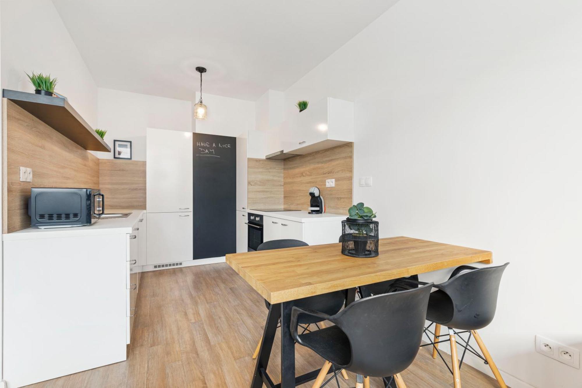 Lam Japanese Garden - Terrace - Ac Apartment Bratislava Exterior photo
